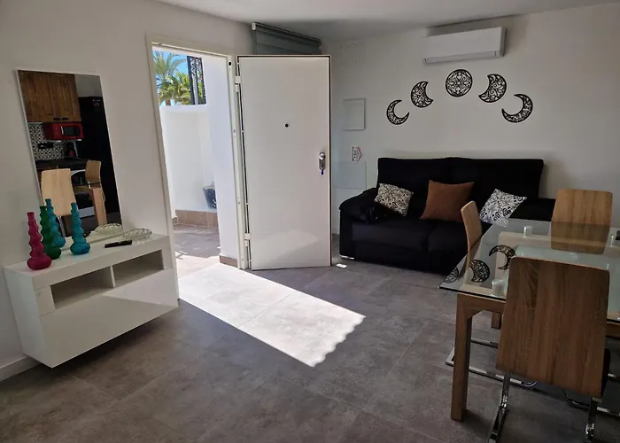 House Totally Refurbished In 2024, Terrace In Front Of The Sea, 1 Min Walk To The Beach, Aircon, Wifi