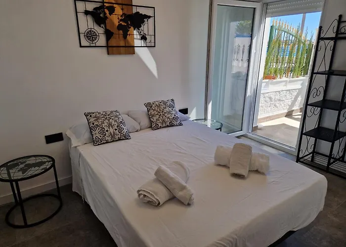 House Totally Refurbished In 2024, Terrace In Front Of The Sea, 1 Min Walk To The Beach, Aircon, Wifi