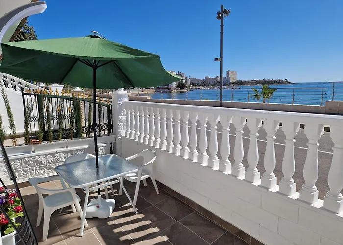 House Totally Refurbished In 2024, Terrace In Front Of The Sea, 1 Min Walk To The Beach, Aircon, Wifi