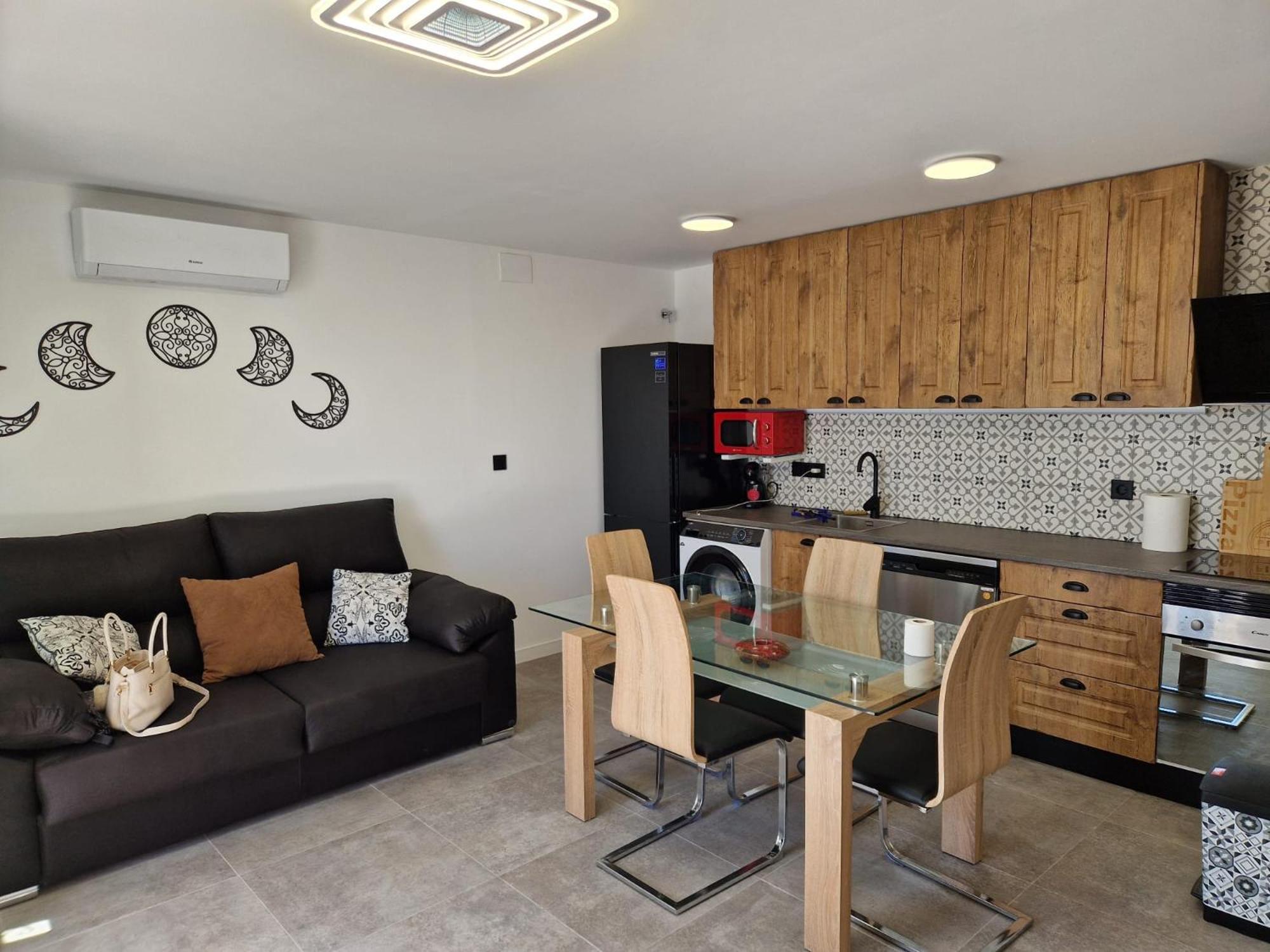 Casa de Férias House Totally Refurbished In 2024, Terrace In Front Of The Sea, 1 Min Walk To The Beach, Aircon, Wifi Alicante