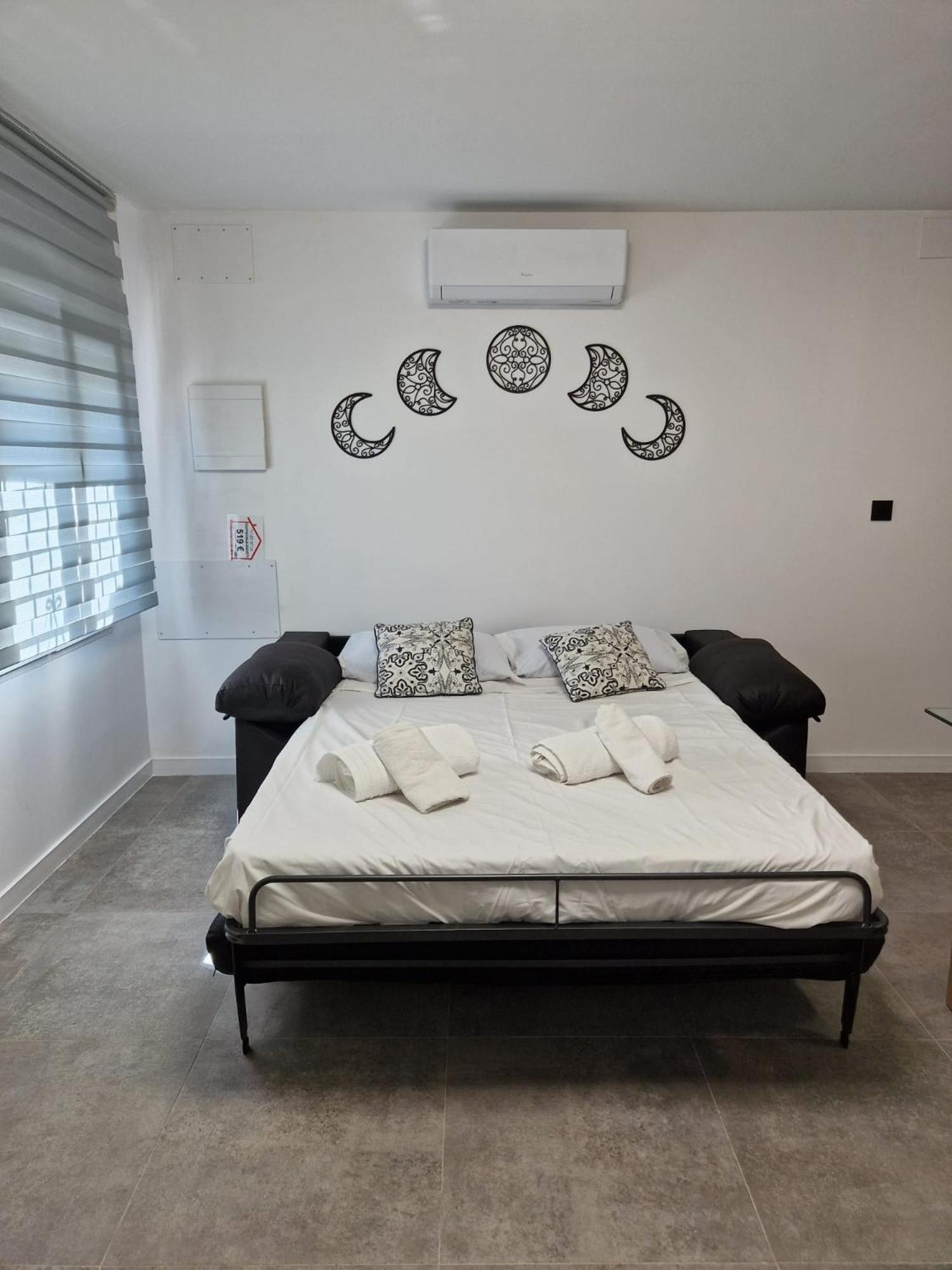 House Totally Refurbished In 2024, Terrace In Front Of The Sea, 1 Min Walk To The Beach, Aircon, Wifi Casa de Férias
