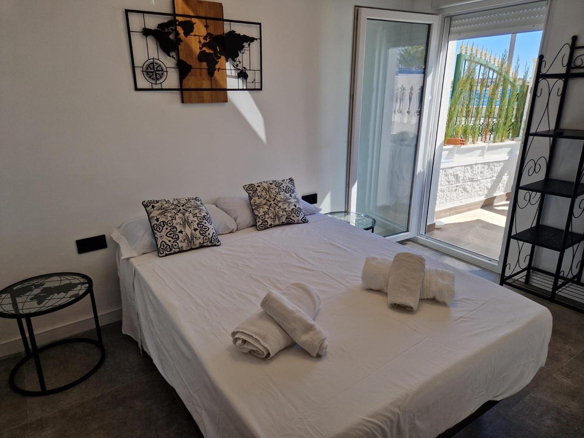 Casa de Férias House Totally Refurbished In 2024, Terrace In Front Of The Sea, 1 Min Walk To The Beach, Aircon, Wifi Alicante