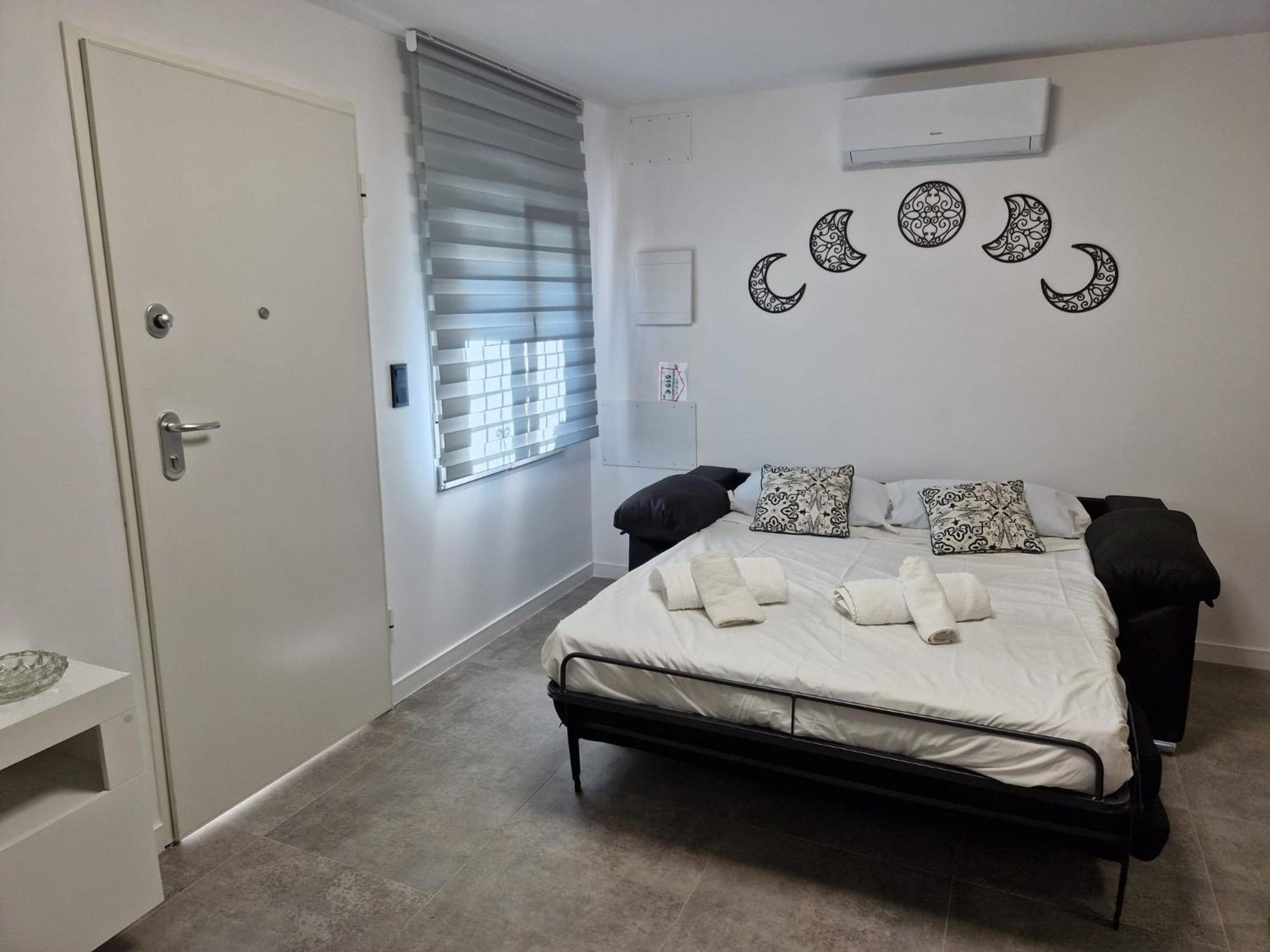 House Totally Refurbished In 2024, Terrace In Front Of The Sea, 1 Min Walk To The Beach, Aircon, Wifi * Alicante