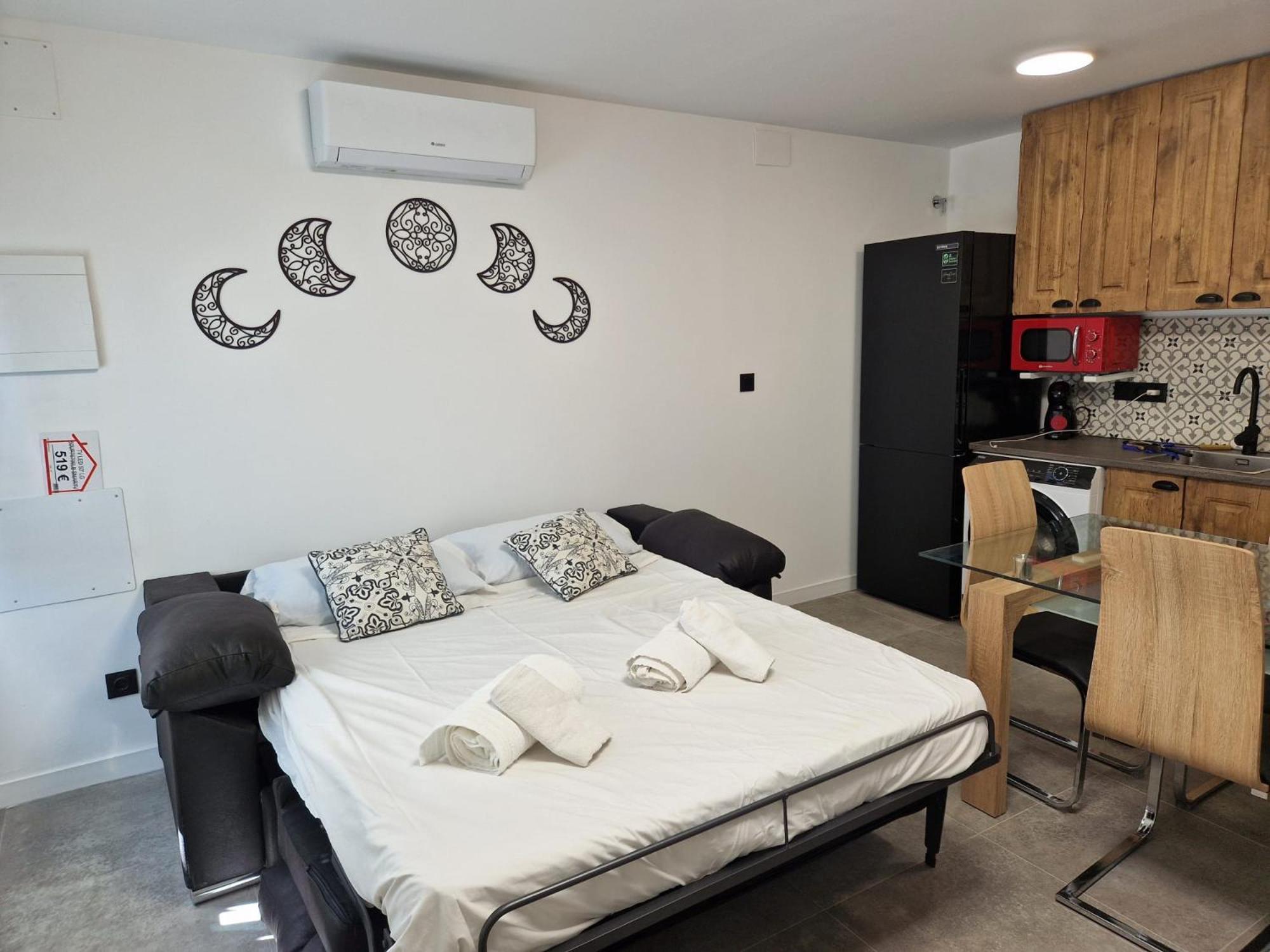 House Totally Refurbished In 2024, Terrace In Front Of The Sea, 1 Min Walk To The Beach, Aircon, Wifi Casa de Férias