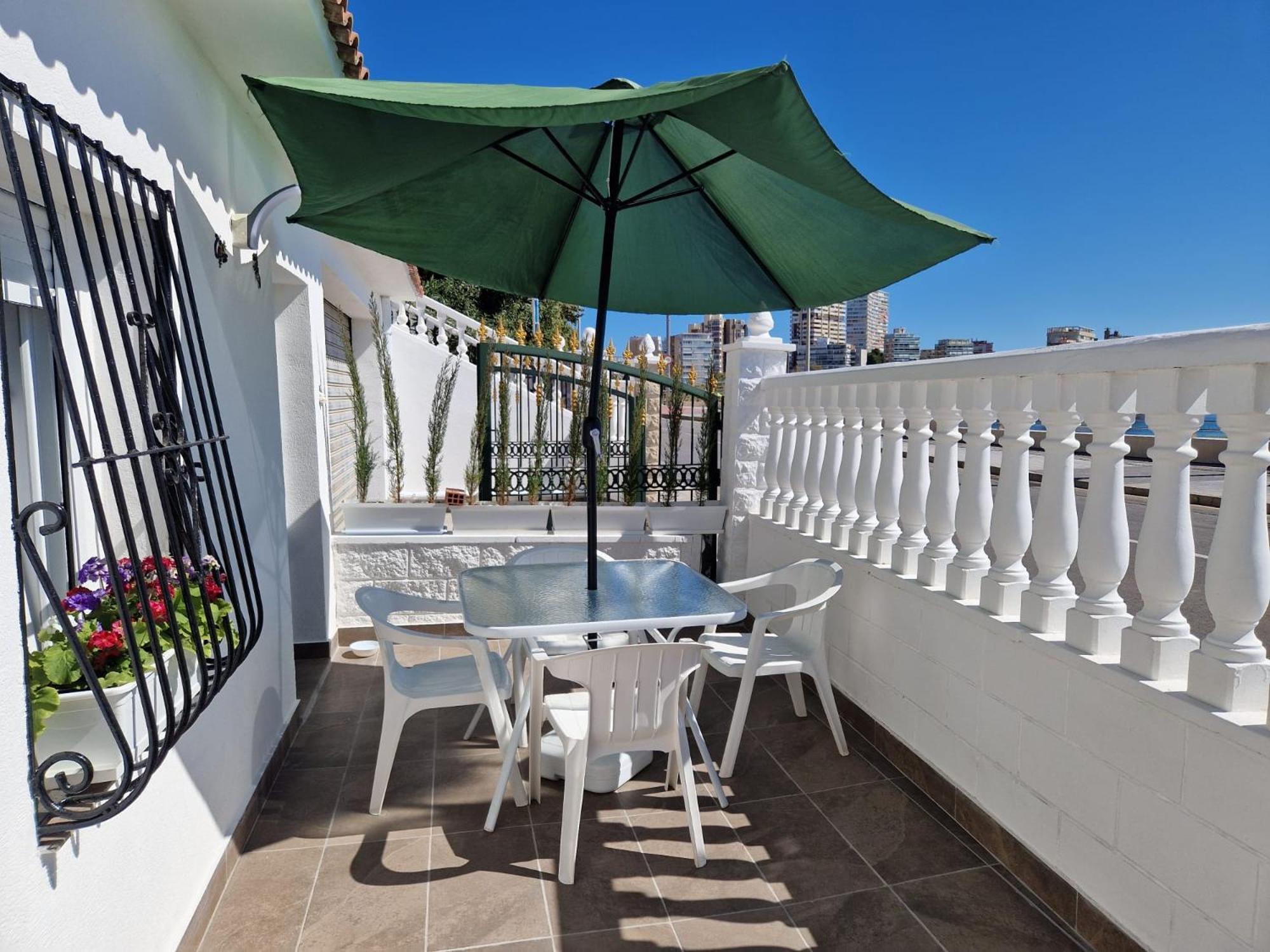 Casa de Férias House Totally Refurbished In 2024, Terrace In Front Of The Sea, 1 Min Walk To The Beach, Aircon, Wifi